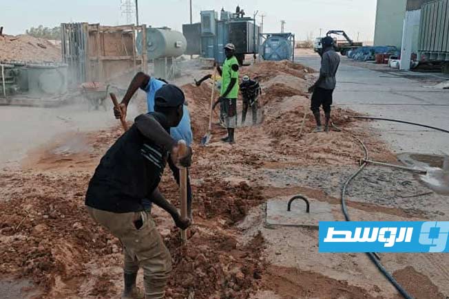 تركيب محول في محطة سمنو، 22 مايو 2026. (شركة الكهرباء)
