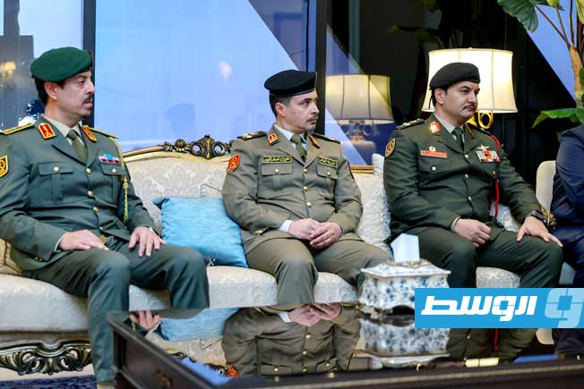 قائد الجيش الباكستاني المشير عاصم منير في استقبال المشير حفتر لدى وصوله باكستان، الإثنين 2 فبراير 2026. (القيادة العامة)