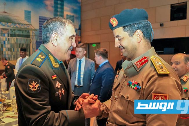 رئيس أركان الوحدات الأمنية بـ«القيادة العامة» الفريق خالد حفتر ونائب وزير الدفاع الروسي الفريق يونس بيك يفكيروف، الخميس 8 مايو 2025 (المكتب الإعلامي للقيادة العامة)