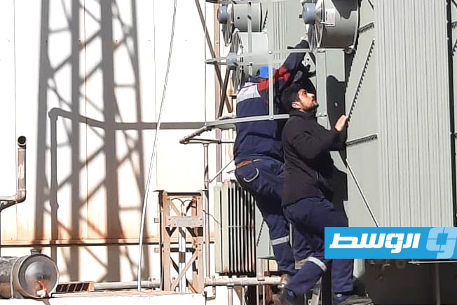 استمرار التركيبات الميكانيكية الخاصة بمحول محطة كهرباء مراوة، 30 يناير 2026. (وزارة الكهرباء)