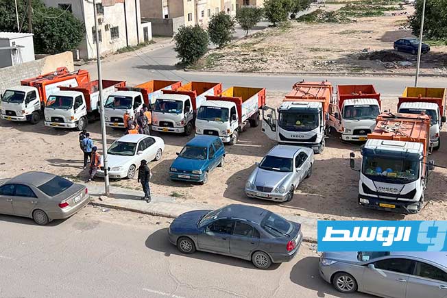 معدات وسيارات إدارة خدمات النظافة الزاوية الغربية، 27 فبراير 2025. (بلدية الزاوية الغربية)