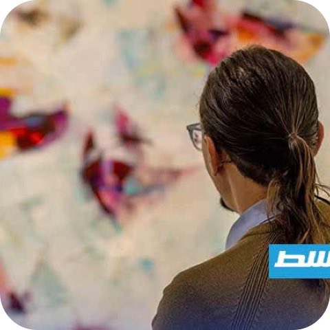 من أجواء المعرض الخامس للتشكيلي عبدالقادر بدر في براح للثقافة والفنون. ( براح للثقافة والفنون)