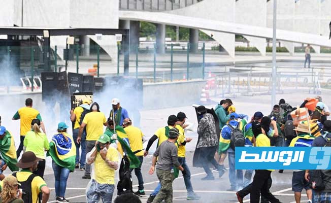 أنصار الرئيس البرازيلي السابق جايير بولسونارو اقتحموا القصر الرئاسي في البرازيل والمحكمة العليا. (الإنترنت)
