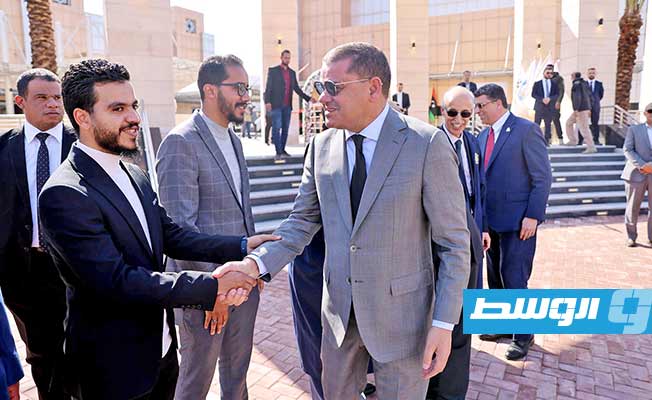 الدبيبة والكبير وشكشك خلال مشاركتهم في افتتاح مجمع المدرجات الجديد بجامعة طرابلس، الثلاثاء 21 فبراير 2023. (حكومتنا)