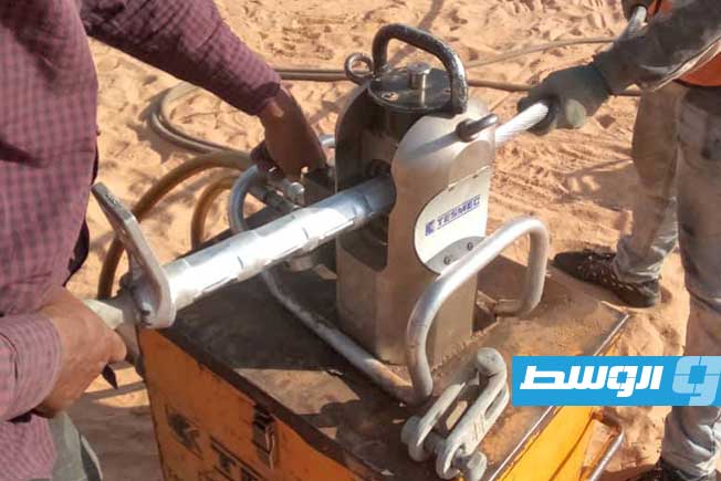 تواصل أعمال مشروع خط نقل الطاقة غرب طرابلس - التبة، 24 أكتوبر 2025. (شركة الكهرباء)