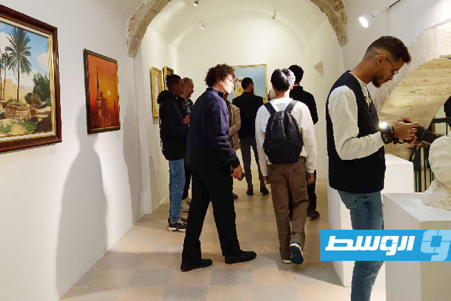 جانب من الحضور في معرض سيمفونية في دار كريستا، 23 فبراير 2025. (بوابة الوسط)