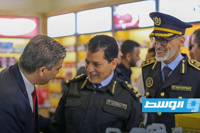 جانب من افتتاح السوق الحرة في صالة الوصول بمطار معيتيقة الدولي بطرابلس، 29 أبريل 2025 (مصلحة الجمارك)