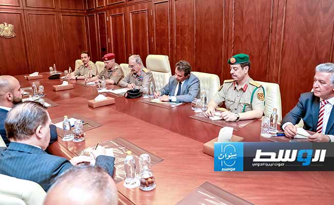 جانب من استقبال قائد «القيادة العامة» المشير خليفة حفتر وفدا من مالطا في مكتبه بالرجمة، الإثنين 6 مايو 2024 (مكتب إعلام القيادة العامة)