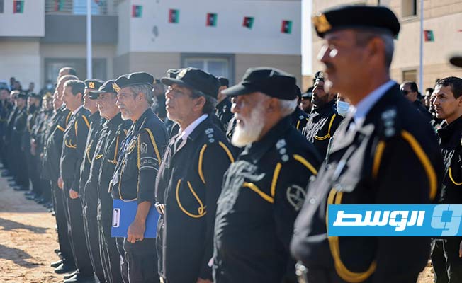 عدد من القائمين على المعهد وأفراده