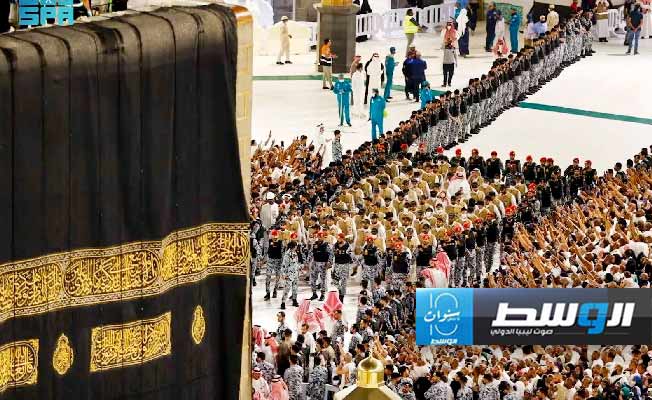 استبدال كسوة الكعبة المشرفة في أول أيام العام الهجري الجديد. (واس)