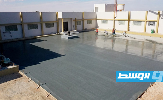 أعمال الصيانة مدرسة حي النخيل بمدينة تاورغاء. (المكتب الإعلامي للحكومة المكلفة من مجل النواب)