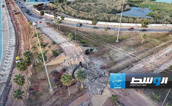 إزالة الجسور المتهالكة بالمنطقة الممتدة من طريق طرابلس وحتى المدينة الرياضية في بنغازي. (صندوق التنمية وإعادة إعمار ليبيا)