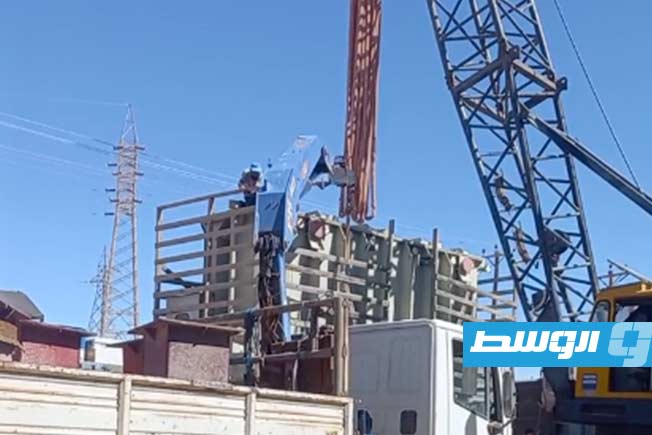 وصول محول كهرباء إلى محطة سمنو، 3 مايو 2025 (لقطة مثبتة من مقطع مصور: الشركة العامة للكهرباء)