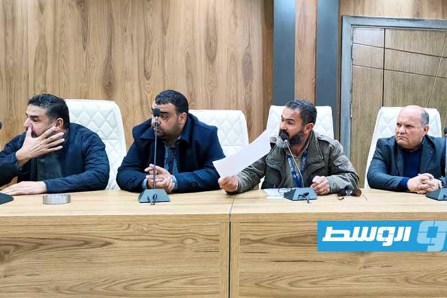 جانب من اجتماع المجلس التسييري لبلدية طبرق لحل أزمة الوقود في المدينة، 28 ديسمبر 2025 (صفحة المجلس البلدي طبرق)