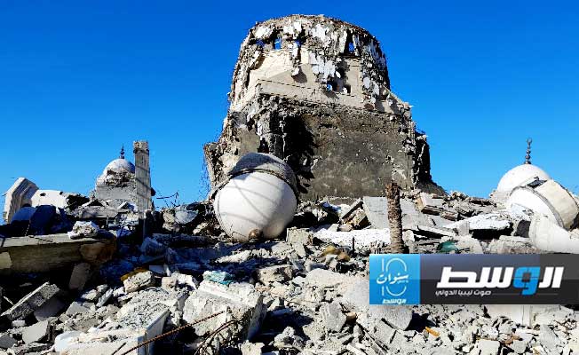 آثار التدمير في أحد المساجد جراء غارة عدوانية إسرائيلية على غزة، 7 أكتوبر 2024. (وفا)