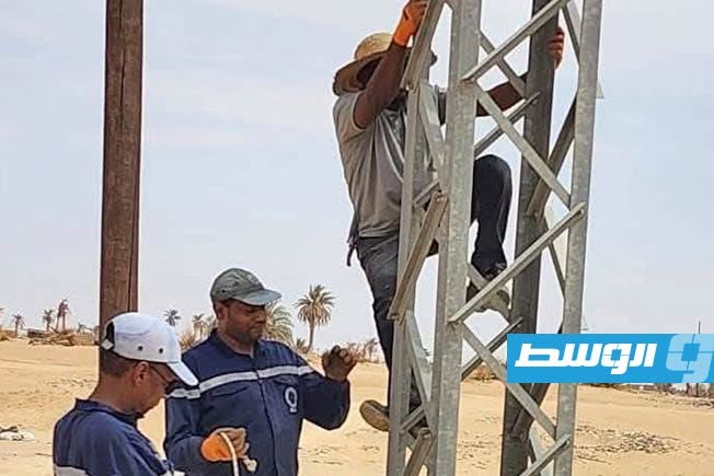 صيانة خط «11 - 17» غرب سبها، 17 يونيو 2026. (شركة الكهرباء)