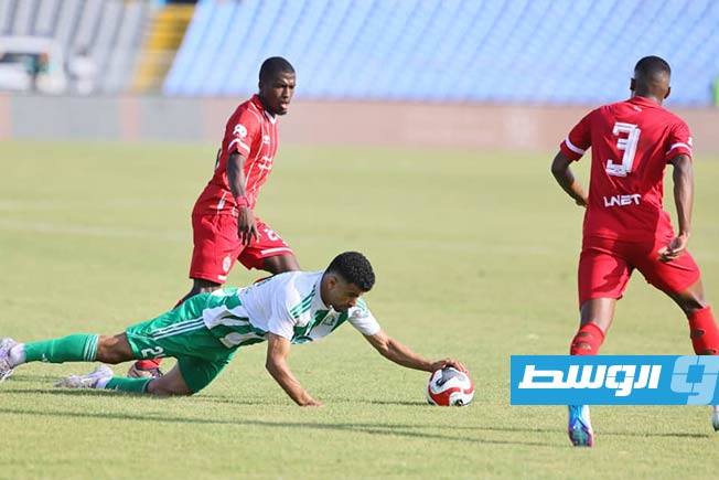 مباراة الأهلي طرابلس والاتحاد في المجموعة الثانية من دور السداسي الأول بالدوري الليبي الممتاز لكرة القدم، الأربعاء 18يونيو 2025. (تصوير - محمود دردور، بوابة الوسط)