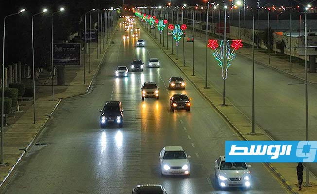 شركة الخدمات العامة تزين شوارع طرابلس تمهيدا للاحتفال بذكرى ثورة 17 فبراير (الشركة)