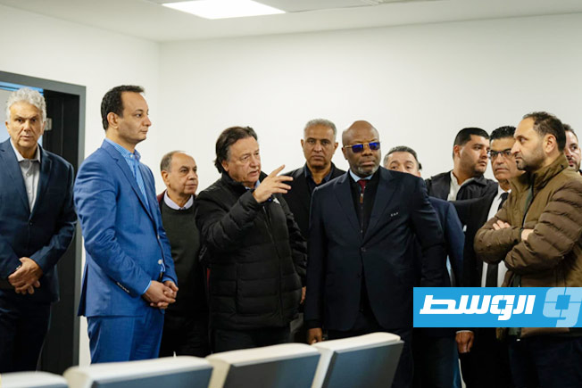 من استقبال بلقاسم حفتر وفد الاتحاد الأفريقي في ملعب بنغازي، 31 يناير 2025 (صندوق التنمية وإعادة الإعمار)