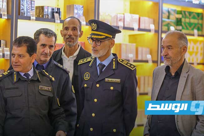 جانب من افتتاح السوق الحرة في صالة الوصول بمطار معيتيقة الدولي بطرابلس، 29 أبريل 2025 (مصلحة الجمارك)