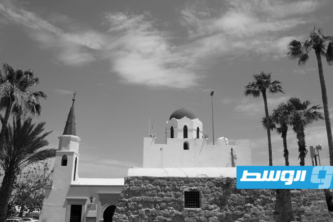 صورة من البوم الابيض و الاسود لساسي حريب (فيسبوك)