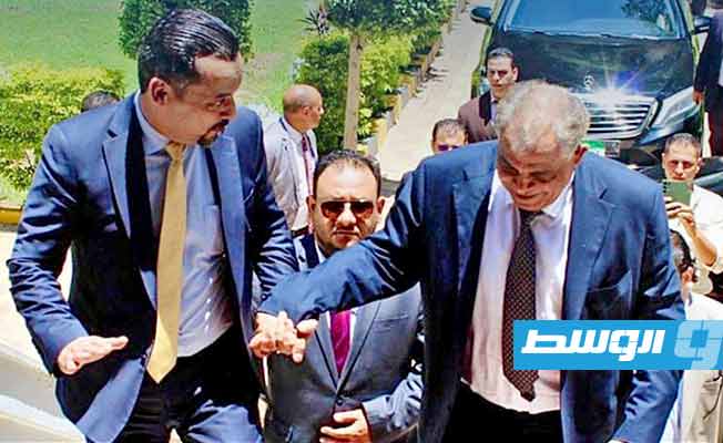 نائب رئيس حكومة الوحدة الوطنية الموقتة حسين القطراني يجتمع مع السفير الليبي بالقاهرة محمد عبد العالي مصباح، الخميس 15 يونيو 2023 (حكومة الوحدة الوطنية الموقتة)