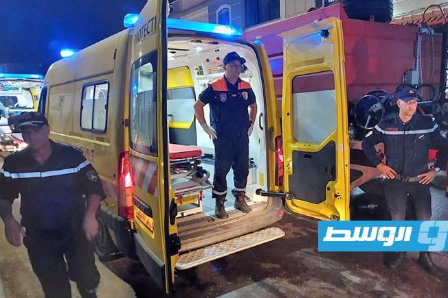 رجال الحماية المدنية يحاولون السيطرة على حريق اندلع بدار أيتام في الجزائر، 16 يوليو 2026. (الحماية المدنية)