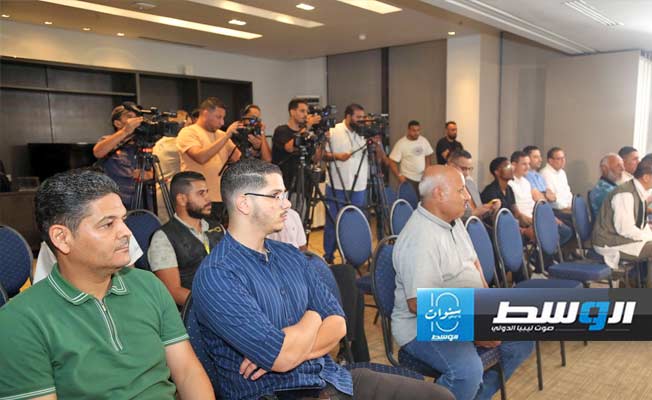 ممثلو وسائل الإعلام خلال المؤتمر الصحفي (فيسبوك)