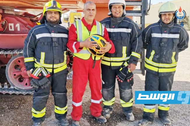 رجال الإنقاذ الذين يساعدون في السيطرة على حرائق آبار النفط والغاز (المؤسسة الوطنية للنفط)