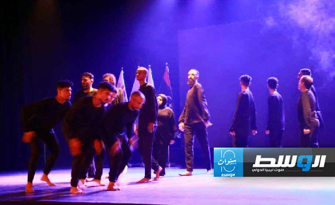 صور للورشة التي أشرفت عليها الفنانة التونسية هناء الوسلاتي في ختام مهرجان بنغازي للفنون المسرحية. (خاص الوسط: حمد المقرمش )