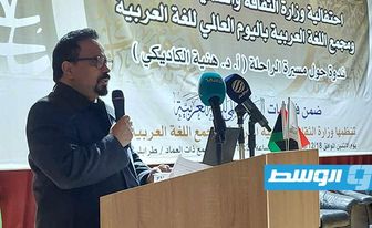 الدكتور محمد يونس يلقى ورقة بحثية