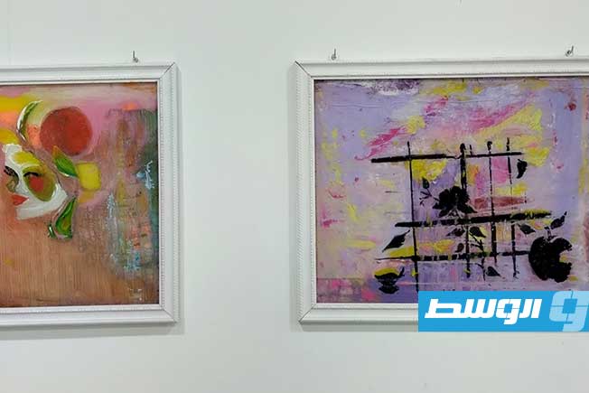 جانب من معرض الفن التشكيلي الأول بالمركز الثقافي أجدابيا. (فيسبوك)