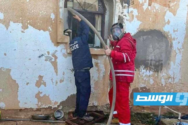 من أعمال إخماد حريق منزل مواطن في الأصابعة، 3 يناير 2025. (بوابة الوسط)